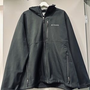 Columbia Men’s Ascender™ Black Softshell Jacket